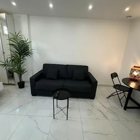 Studio Aux Portes De *